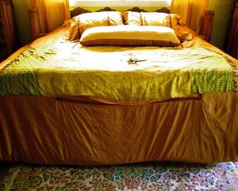 Relax in Style at the Bitchin' Beach House! - Dana Point - Bedroom