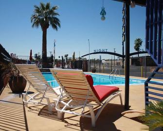 ديزرت هيلز موتل - لاس فيغاس - حوض السباحة