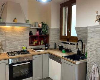 Charming rustic apartment, nestled in the heart of Southern Tuscany. - Castell'Azzara - Cocina
