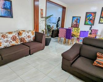 Home away from home - Kigali - Sala de estar