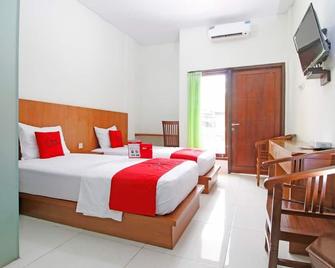 RedDoorz @ Turangga Sari - Depok - Habitación