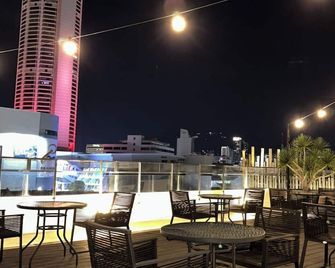 فندق لو دريم البوتيكي - جورج تاون - شرفة مرصوفة