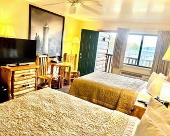 Super 8 by Wyndham Bridgeview of Mackinaw City - Mackinaw City - Habitación