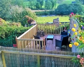 Lovely end of row character cottage with stunning views over the River Teifi - Cardigan - Balcony