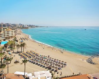 Sunset Beach Club Hotel Apartments - Málaga - Beach