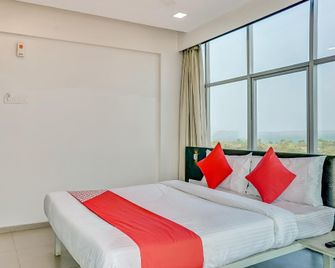 Oyo 24792 Hotel Heramb - Ratnagiri - Спальня