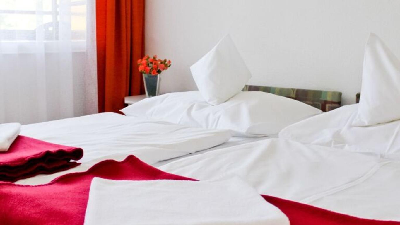 Ce Napfény Hotel