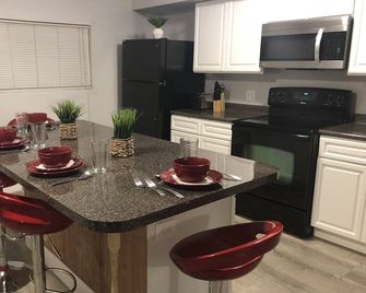 Large Home Accommodates Up to 15 in Niagara Usa - Niagara Falls - Dining room