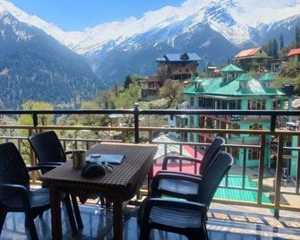 Suraj Guest House and Cafe - Tosh - Balcony