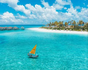 Avani+ Fares Maldives Resort - Fares - Spiaggia
