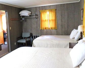 Indianhead Ironwood Hotel - Ironwood - Bedroom