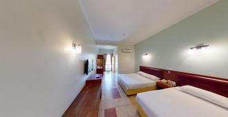 Kings Hotel Melaka - Malacca - Bedroom