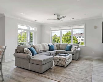 Grande at Canal Pointe A Coastal Getaway - Rehoboth Beach - Living room