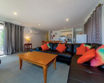 Condo 105 @ Horizons Golf Resort - Salamander Bay Nsw - Salamander Bay - Vardagsrum