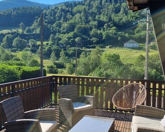 Chalet Hautes Vosges Bussang 500m du Théâtre du Peuple Clos sur 1200m2 - Bussang - Balcon