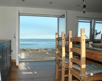 Newly renovated seafront cottage with stunning 180 degree panoramic sea views - Anstruther - Restaurace