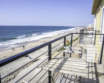 Beachfront Condo - 2 Bdr 2 Bth - تيجوانا - شرفة