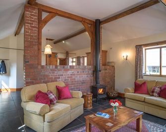 Beili Stable, near Monmouth. Spectacular views - Monmouth - Living room