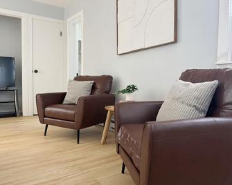 Chandler Studio Apartments - Evansville - Living room