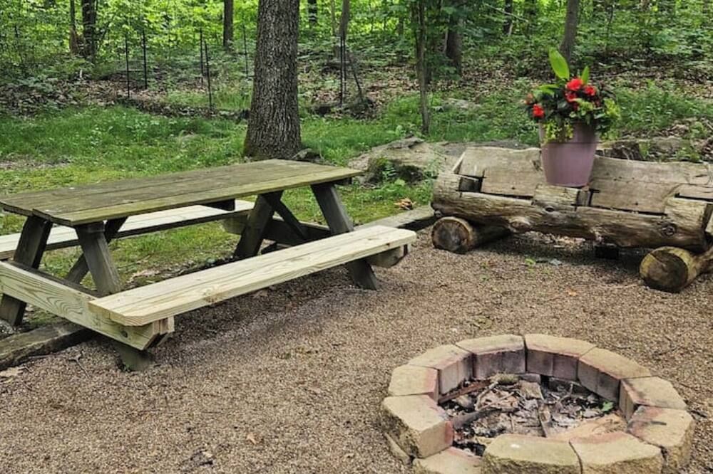 On 25 forested acres of nature!