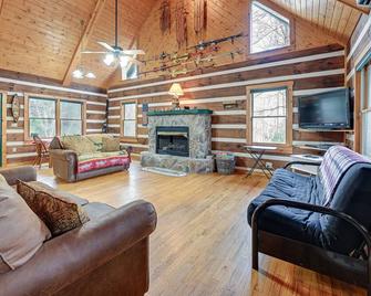 Fire Pit and Porch Rustic Retreat in North Carolina - Sylva - Living room