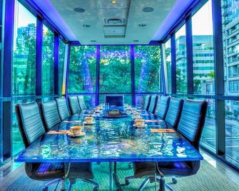 فندق بلو - فانكوفر - غرفة طعام