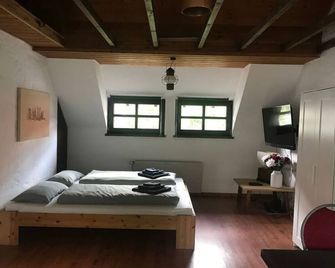 Apartment in the Schildesch town center - Bielefeld - Slaapkamer