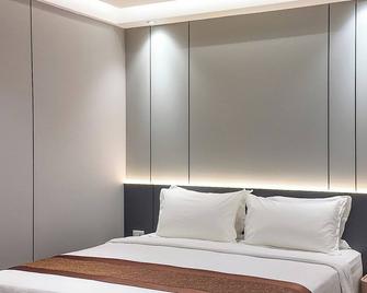 New Hollywood Hotel - Pekanbaru - Slaapkamer