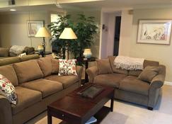 Furnished Condo Resort Amenities - (4) Pools and Spas, Tennis Courts - Palm Springs - Living room