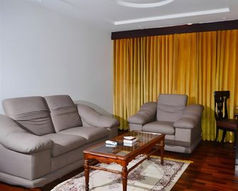 Hotel One Sukkur - Sukkur - Living room