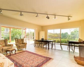 Fischer House, a serene, bright and hospitable environment with respect for the environment. - San Giuliano Terme - Sala de estar