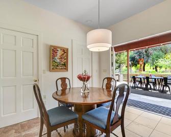 Craftsman Style Cabin In The Heart Of Sonoma- Includes Wine Tasting Passport - Sonoma - Dining room