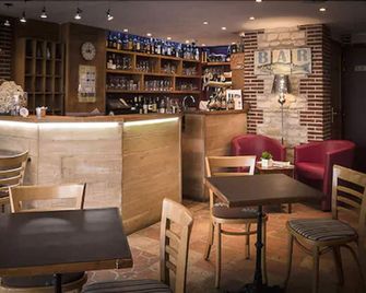 Entre Terre Et Mer - הונפלואור - בר