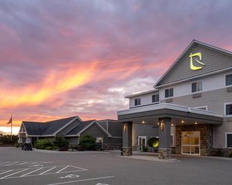 Little Crow Resort & Conference, Trademark by Wyndham - New London - Bâtiment