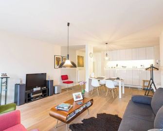 Modern very bright apartment in the city center, free Netflix - Amberes - Sala de estar