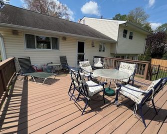 Charming 3-bedroom house in Pleasant Willow Grove with AC, WiFi - Willow Grove - Patio