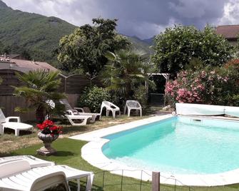 Private family country house 15 pers. Private swimming pool and SPA. rated 4 stars - Thueyts - Piscine