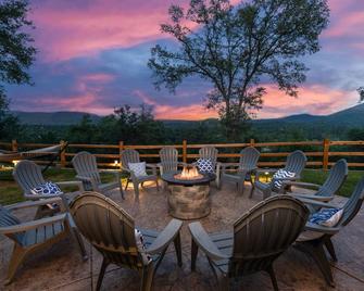 Rivertop Hideaway With Huge Views-Hot Tub-Ev-More! - Ahwahnee - Balcony