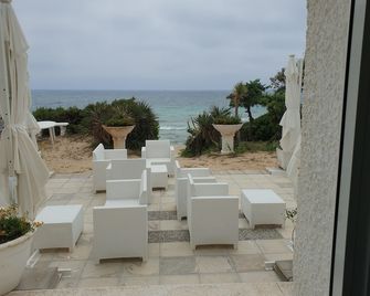 Hotel Caraibisiaco sul mare - San Pietro in Bevagna - Patio