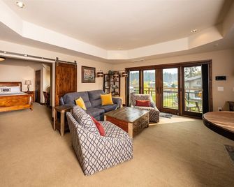 Lake Getaway! Elegant 2-Bedroom Condo in Downtown McCall - McCall - Obývací pokoj