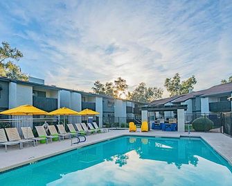 Across Golf Pool Hot Tub Walk to Dine & Shop - Phoenix - Pool