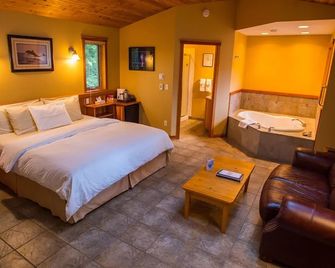 Snug Harbour Inn - Ucluelet