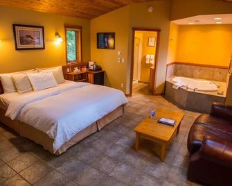 Snug Harbour Inn - יוקלולט - חדר שינה