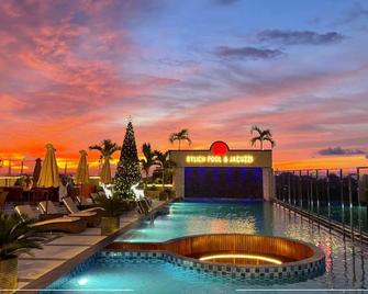 Rylich Panorama Hotel - סורונג - בריכה