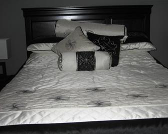 Driftwood Heights Bed & Breakfast - Summerside - Bedroom