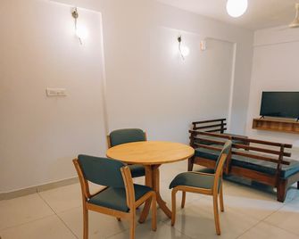The elite service apartment. Fully furnished on rental basis. - Jālna - Dining room