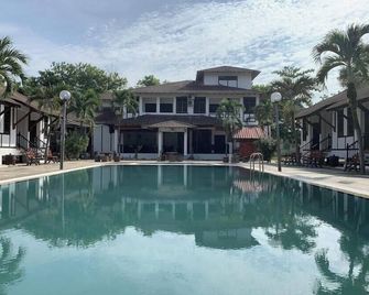 Lis Na Ree Resort - Balok - Piscina