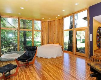 River front Farmhouse 5 minutes to the Smoky Mountains! - Townsend - Ložnice