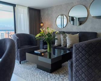 Luxury Suites Gema by Cadissa - Medellín - Living room
