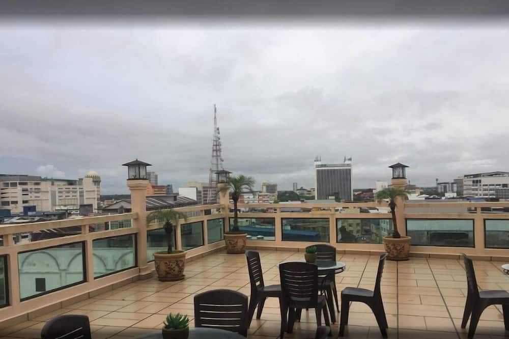 كريستال لودج